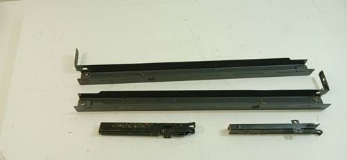 C00264945 Charnière de porte