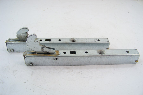 210100076 Charnière de porte