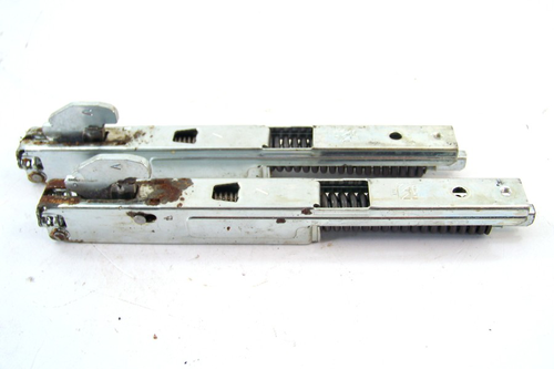 C00139892 Charnière de porte