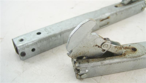 C00268747 Charnière de porte