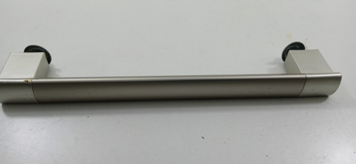 C240051L8 Poignée porte